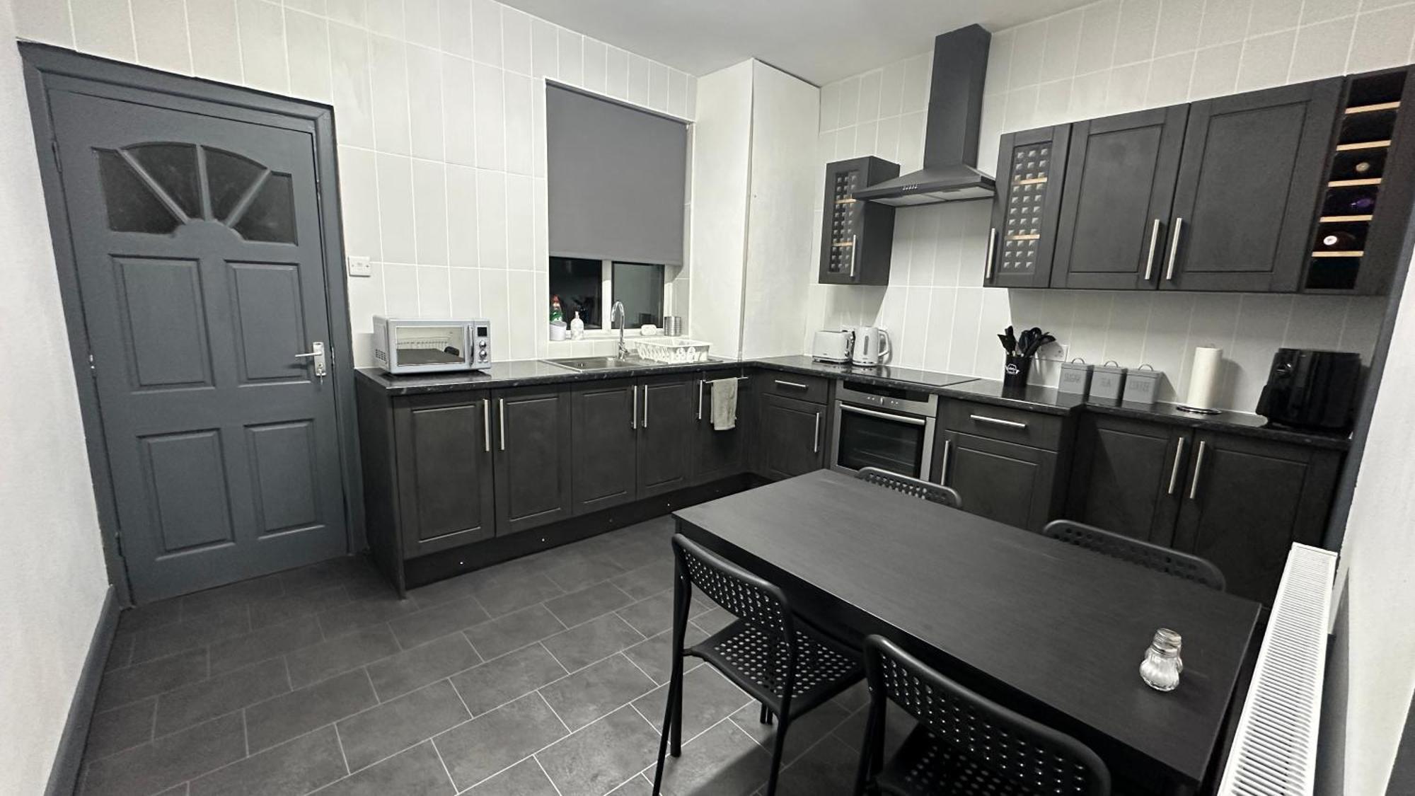 Modern 2 Bed Near Turf Moor Football Stadium, Parks, Canal And Lake バーンリー エクステリア 写真
