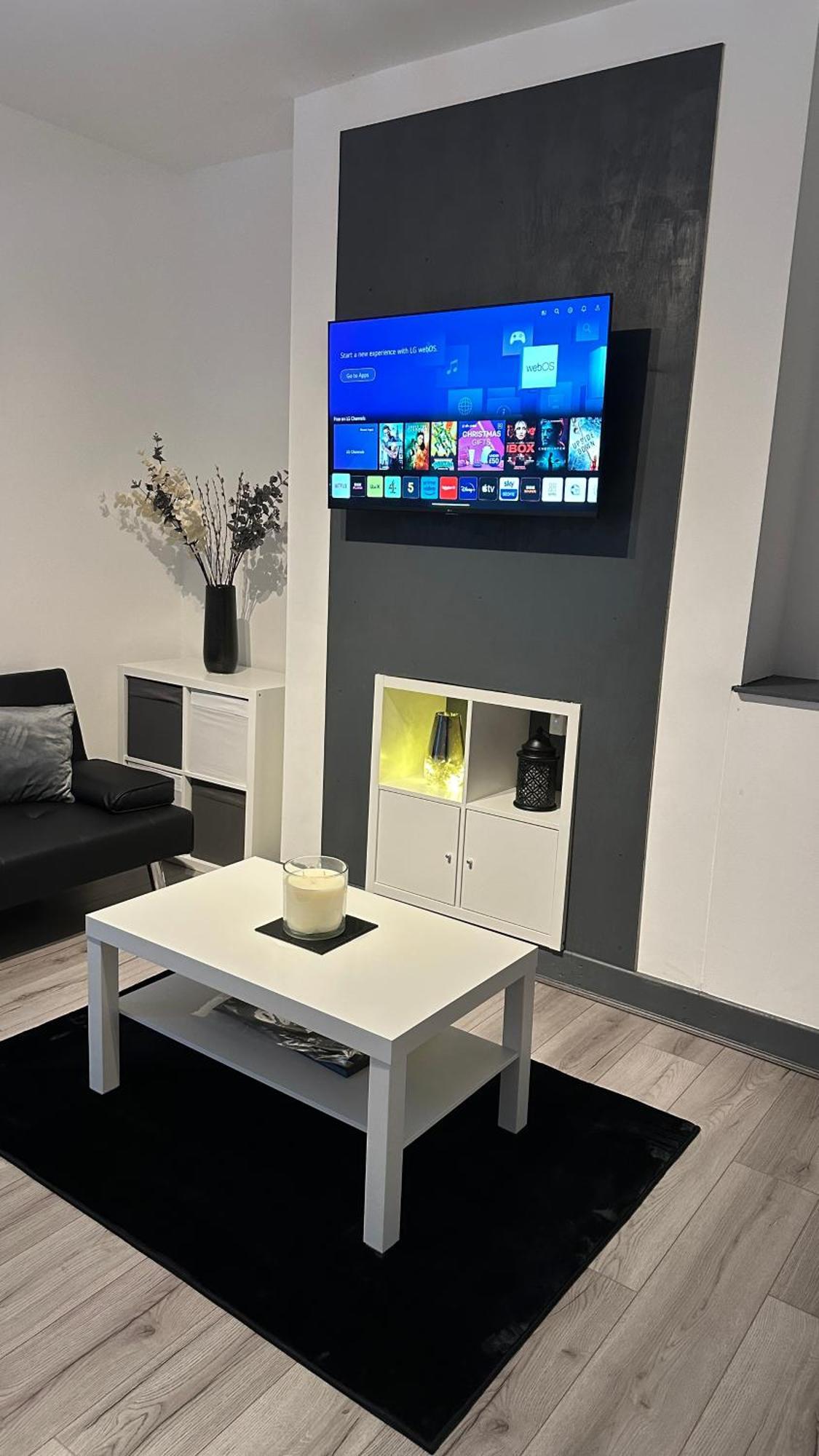 Modern 2 Bed Near Turf Moor Football Stadium, Parks, Canal And Lake バーンリー エクステリア 写真