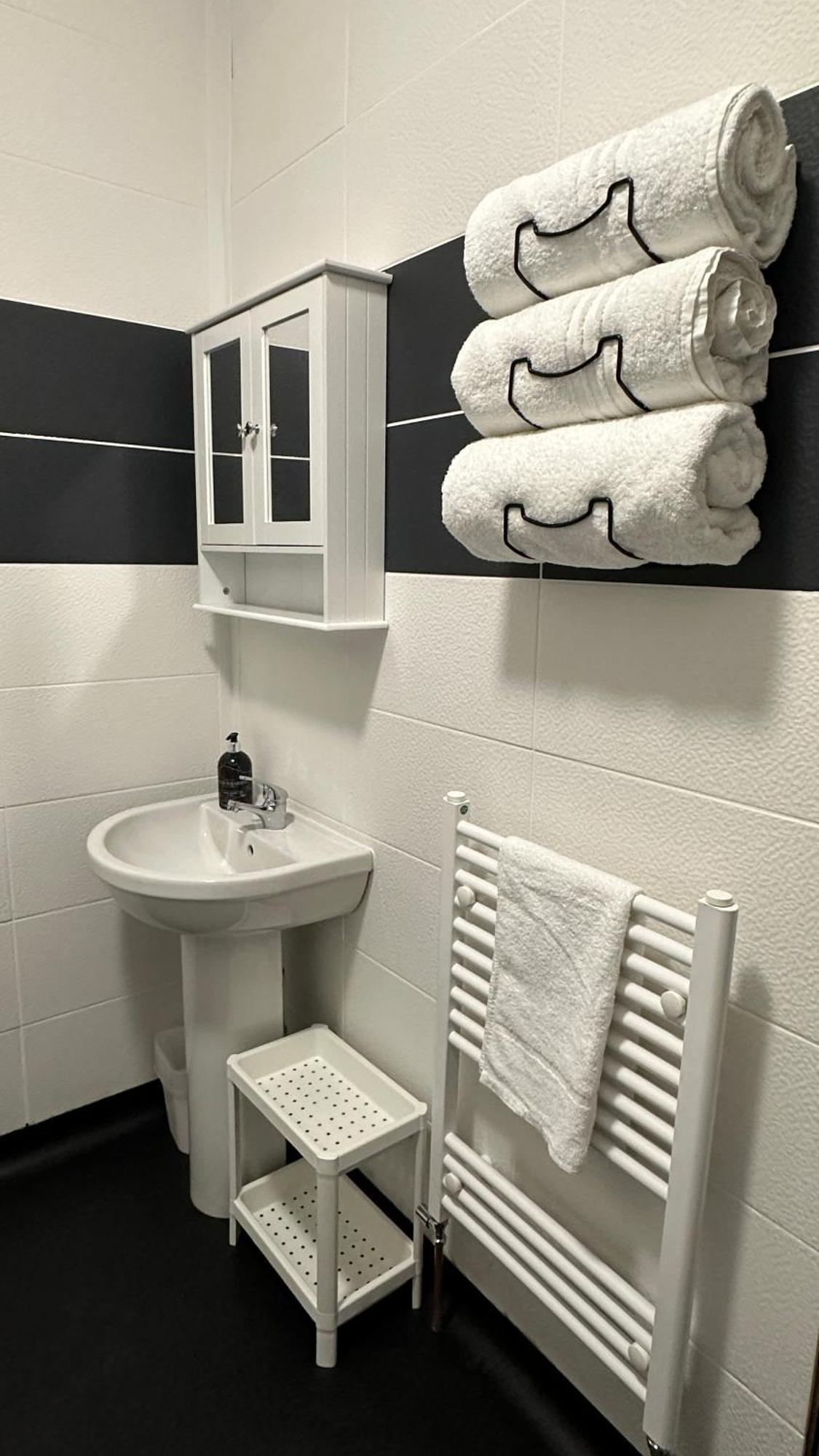 Modern 2 Bed Near Turf Moor Football Stadium, Parks, Canal And Lake バーンリー エクステリア 写真