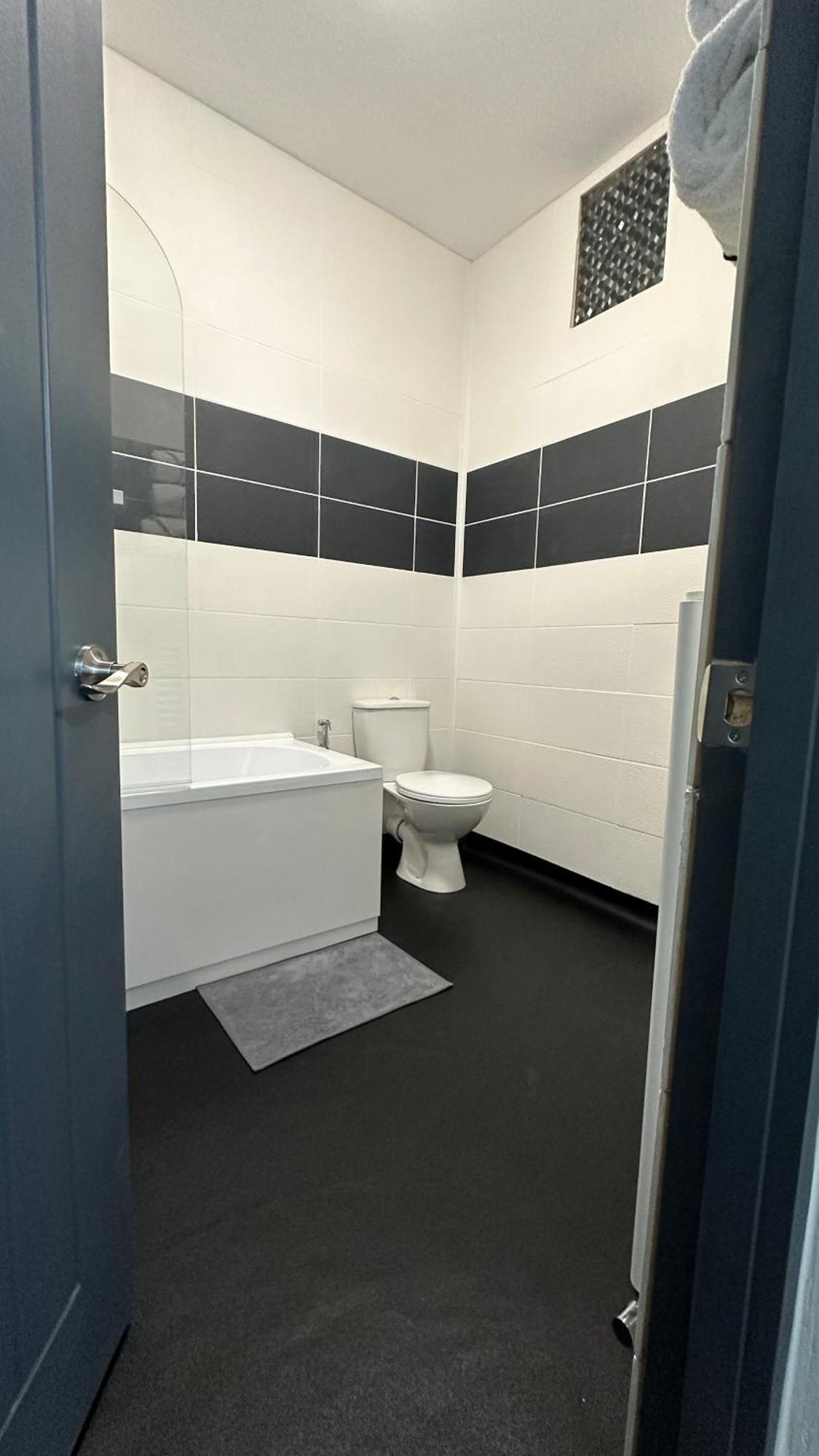 Modern 2 Bed Near Turf Moor Football Stadium, Parks, Canal And Lake バーンリー エクステリア 写真