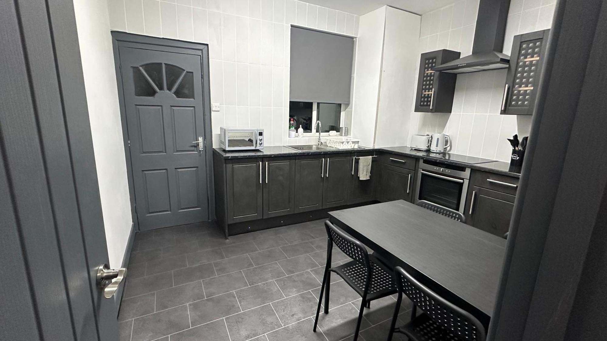 Modern 2 Bed Near Turf Moor Football Stadium, Parks, Canal And Lake バーンリー エクステリア 写真