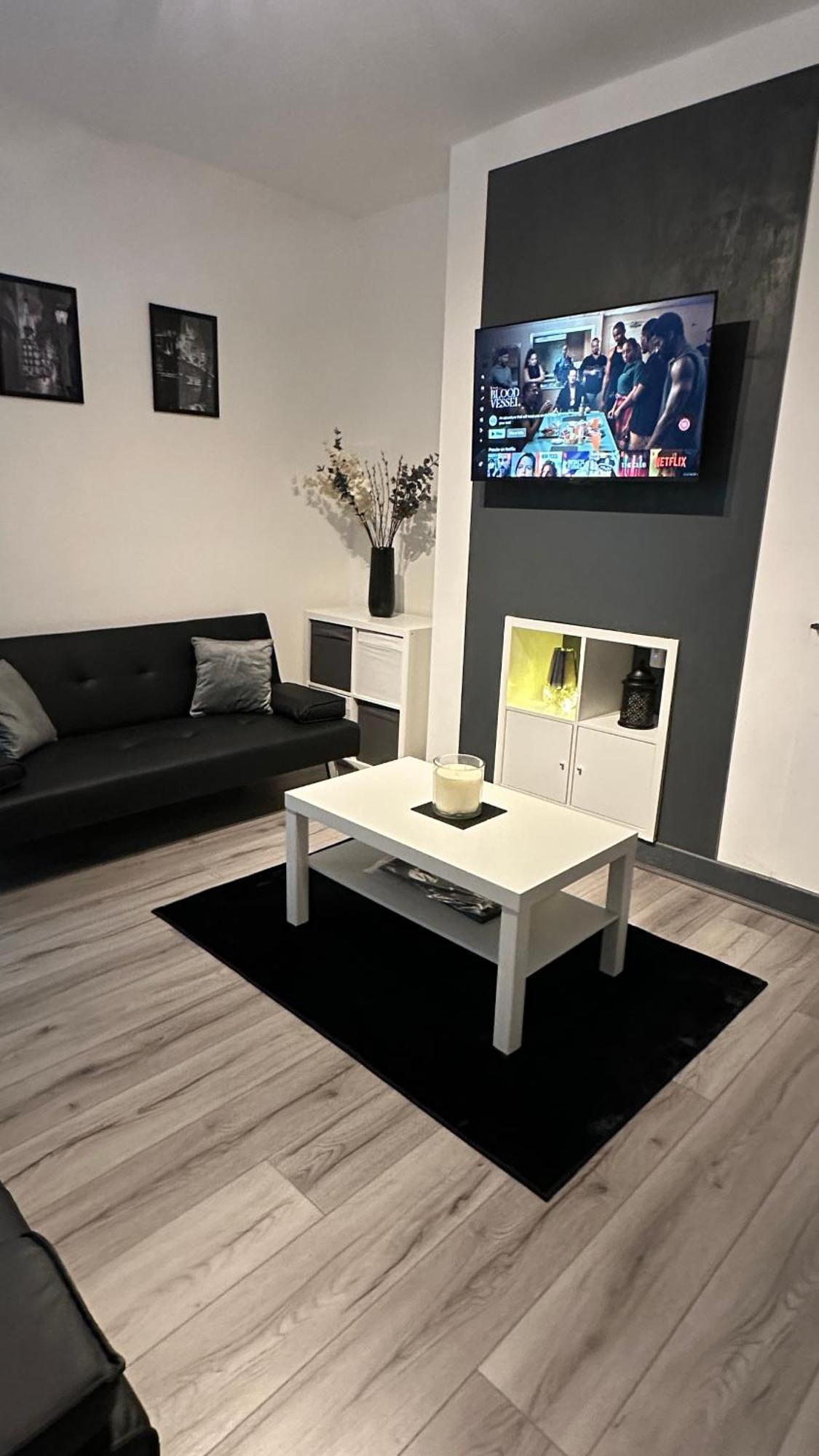 Modern 2 Bed Near Turf Moor Football Stadium, Parks, Canal And Lake バーンリー エクステリア 写真